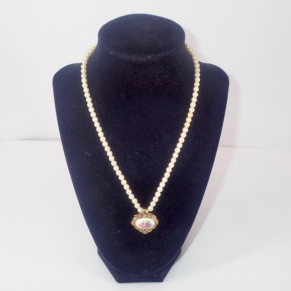 Avon Jewelry - Vtg Avon Faux Pearl Necklace & Avon Floral Filigree Cameo Pendant 17" Necklace
